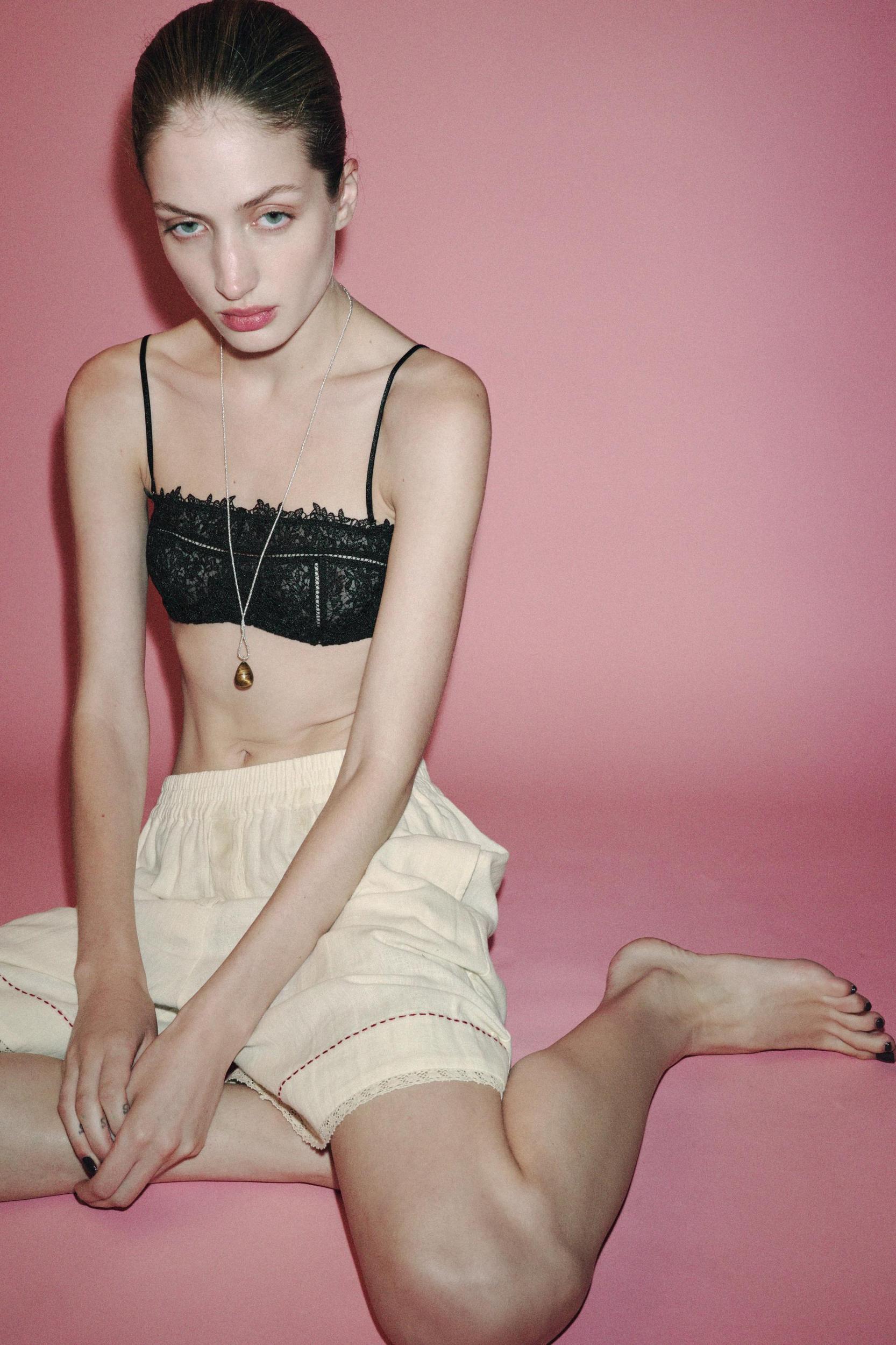 UNDERWIRE MESH LACE BRA Product Image