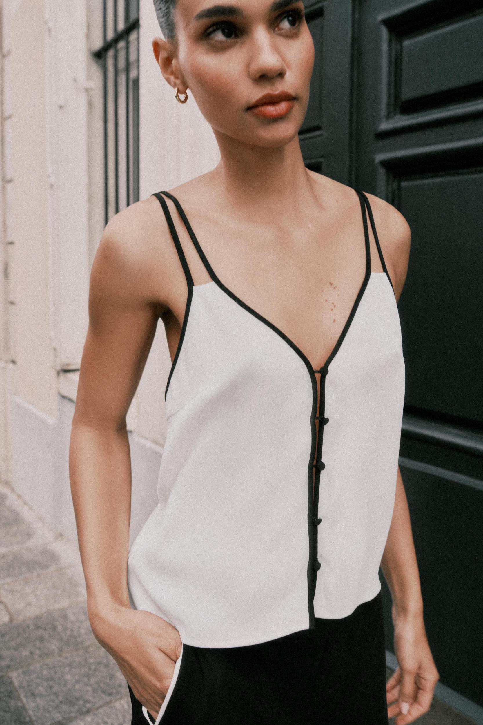 CONTRAST PIPED TRIM CAMISOLE Product Image