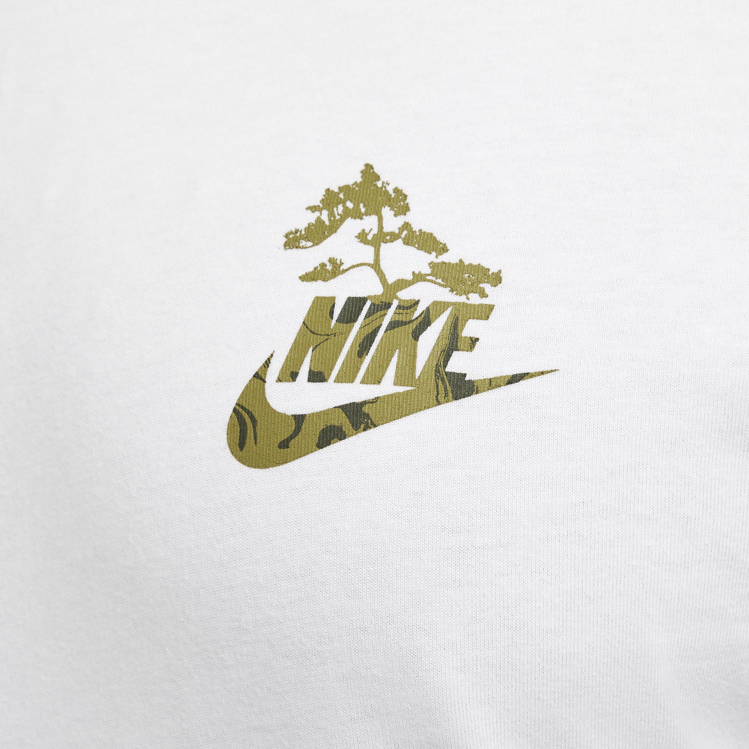 Men's Nike Sportswear Club T-Shirt Product Image