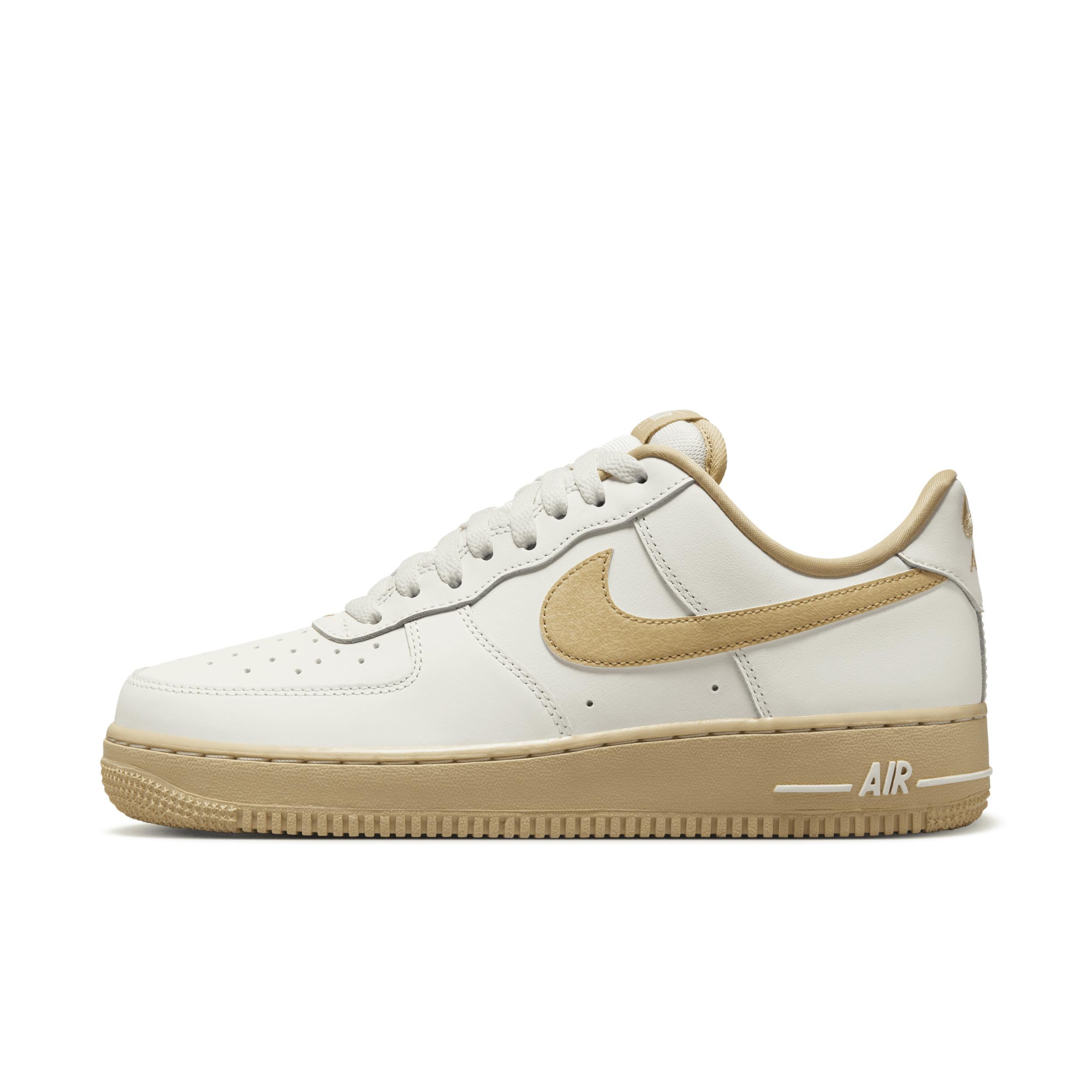 Nike Air Force 1 sneakers in off white and cacao brown Product Image