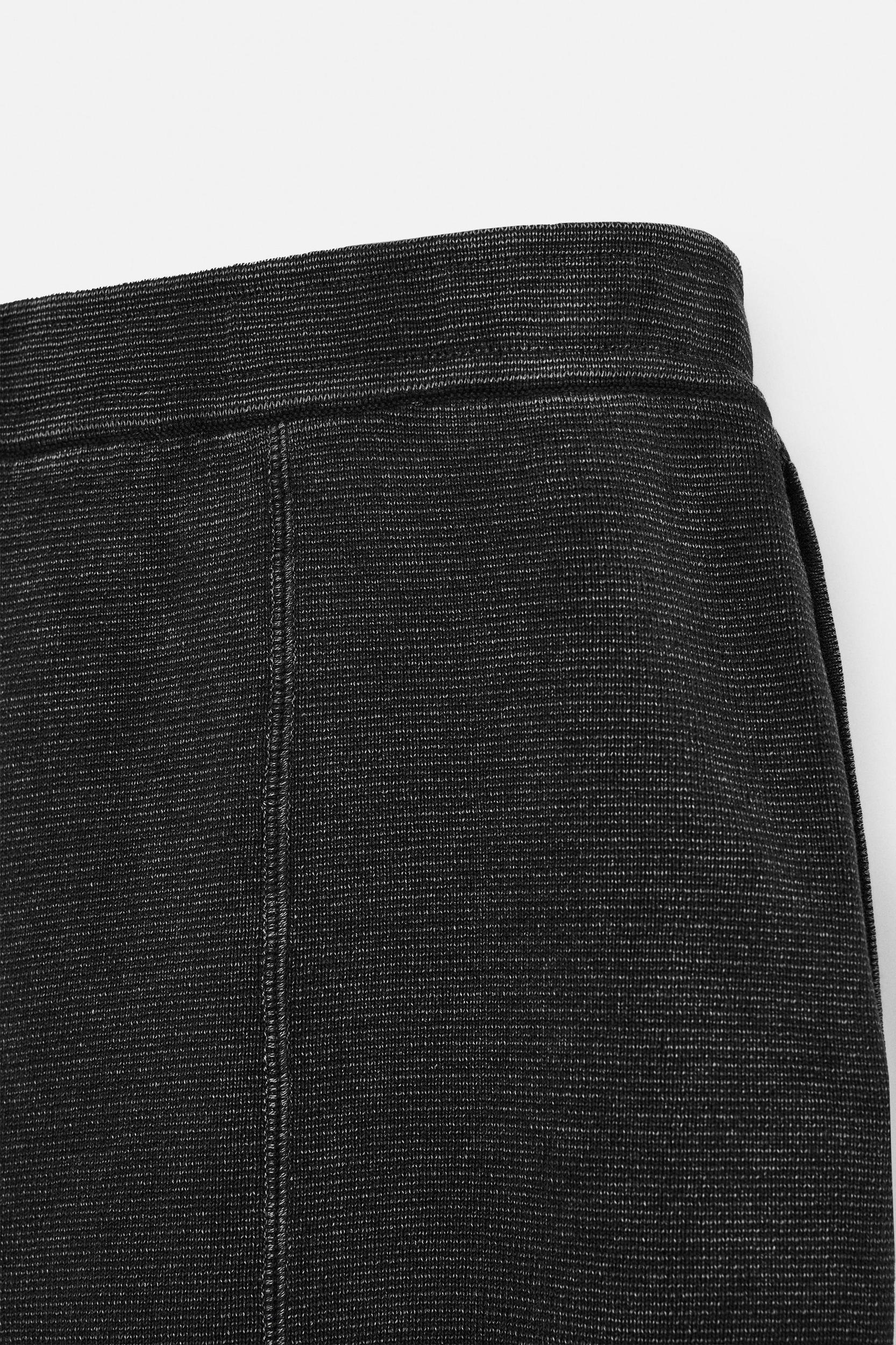 RELAXED FIT KNIT SHORTS Product Image