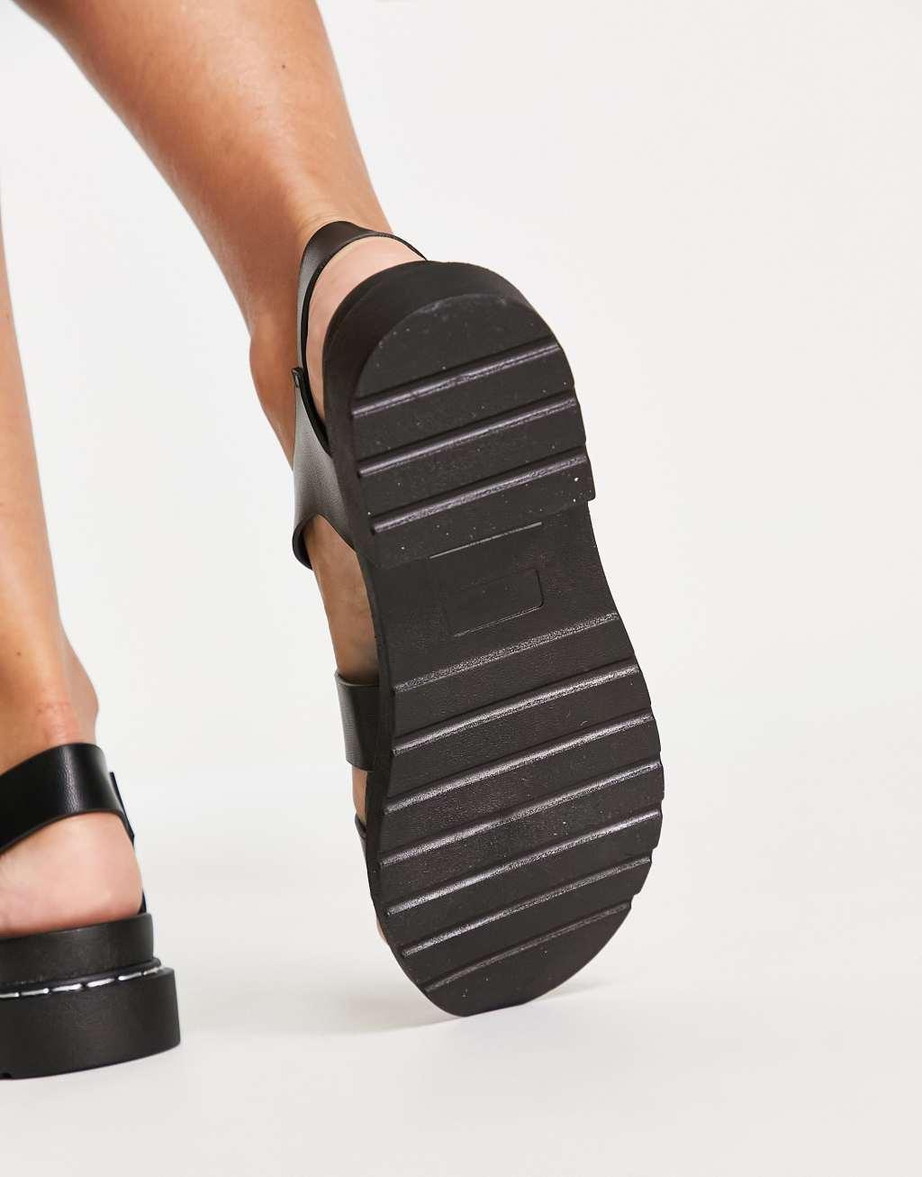 New Look crossover sandals in black Product Image