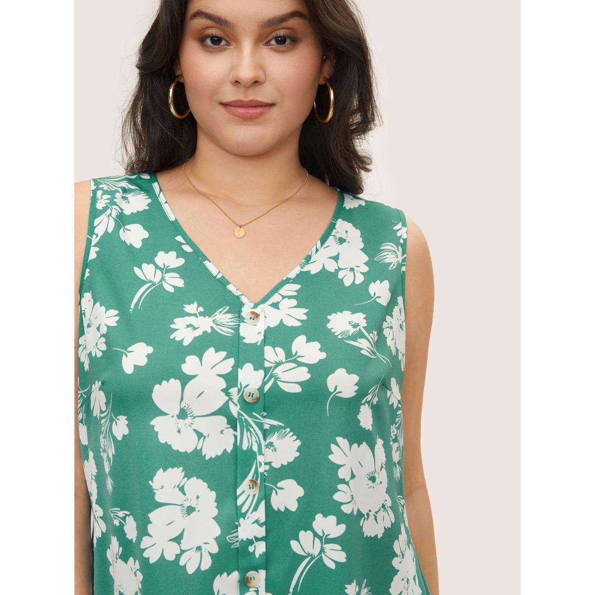Plus Size Silhouette Floral Print Button Detail Tank Top Women Green Elegant Button V-neck Everyday Tank Tops Camis BloomChic 12/L Product Image