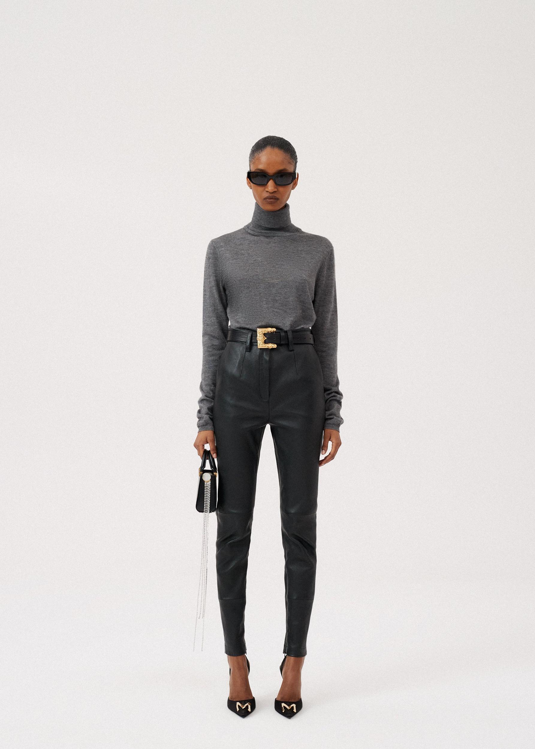 Cashmere turtleneck in dark grey Product Image