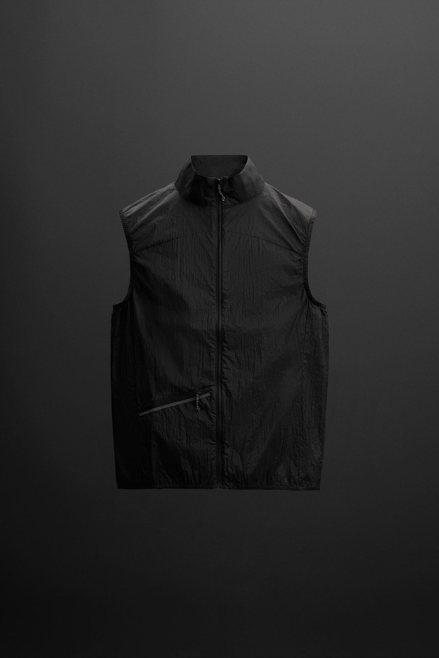 LIGHTWEIGHT TECHNICAL VEST Product Image