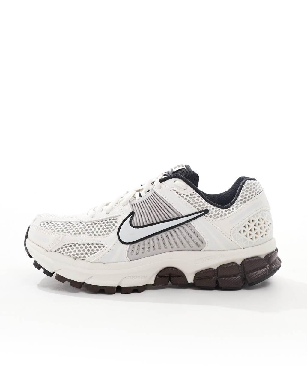 Nike Vomero 5 sneakers in white and gray  Product Image