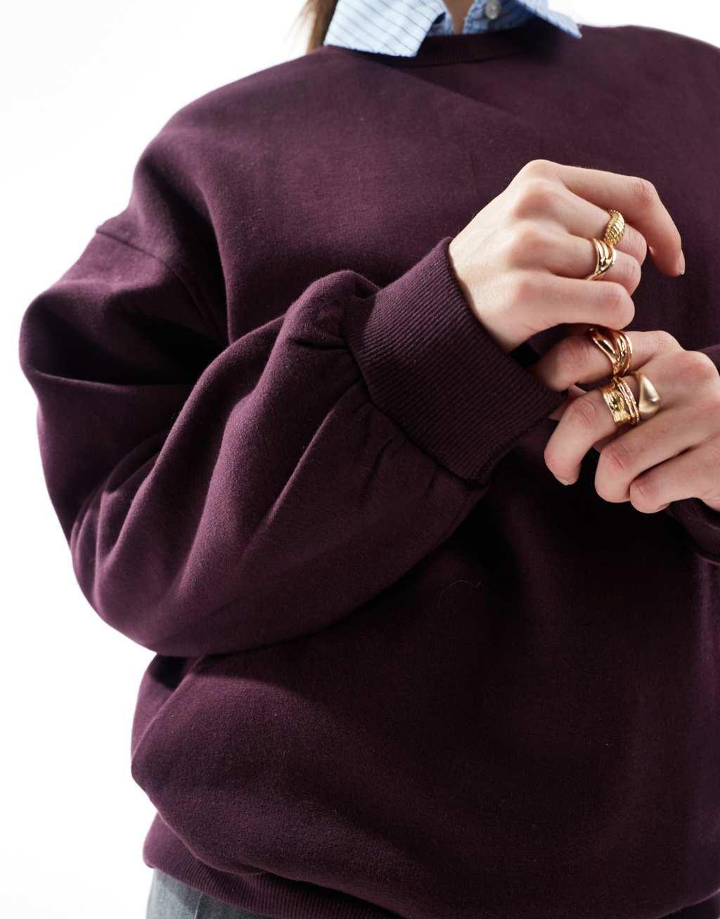 Bershka oversized sweatshirt in burgundy Product Image