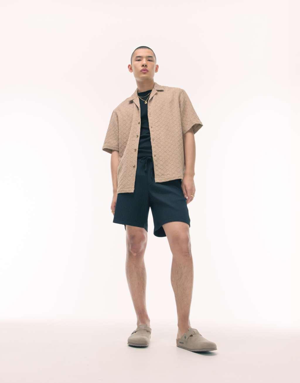 Topman plisse shorts in black Product Image