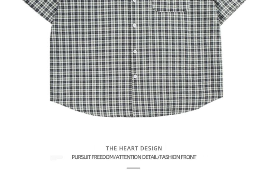 Short-Sleeve Plaid Shirt Product Image