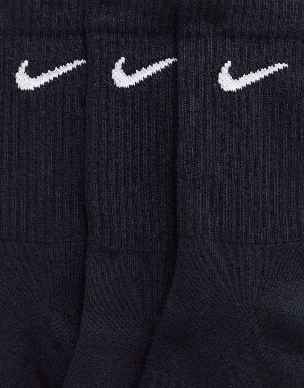 Nike Training Everyday Cushioned 3 pack crew sock in black Product Image