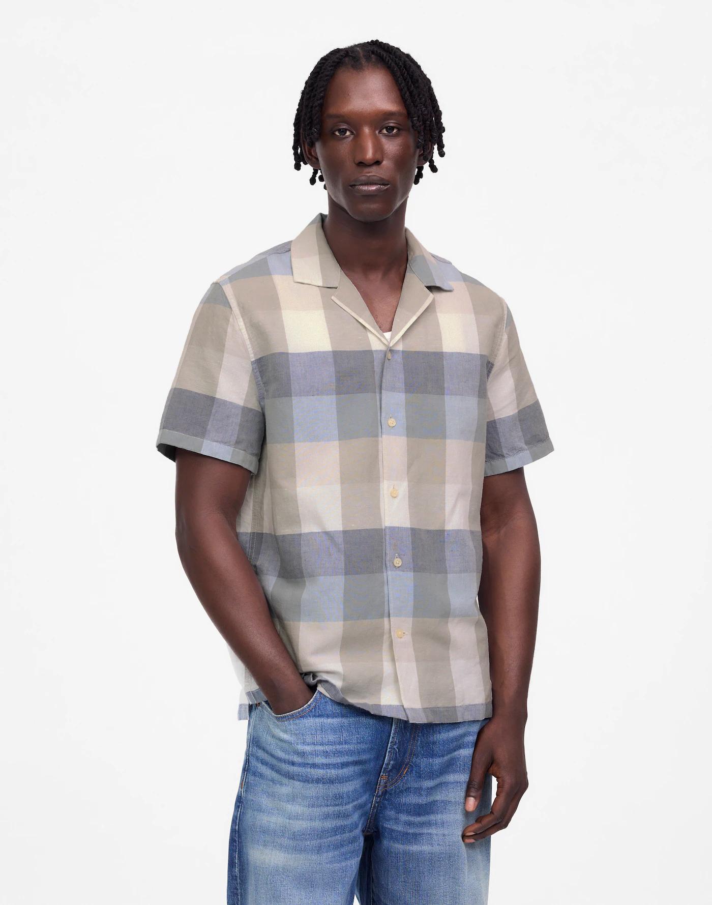 Short-Sleeve Button-Up Shirt in Cotton-Linen Blend Product Image