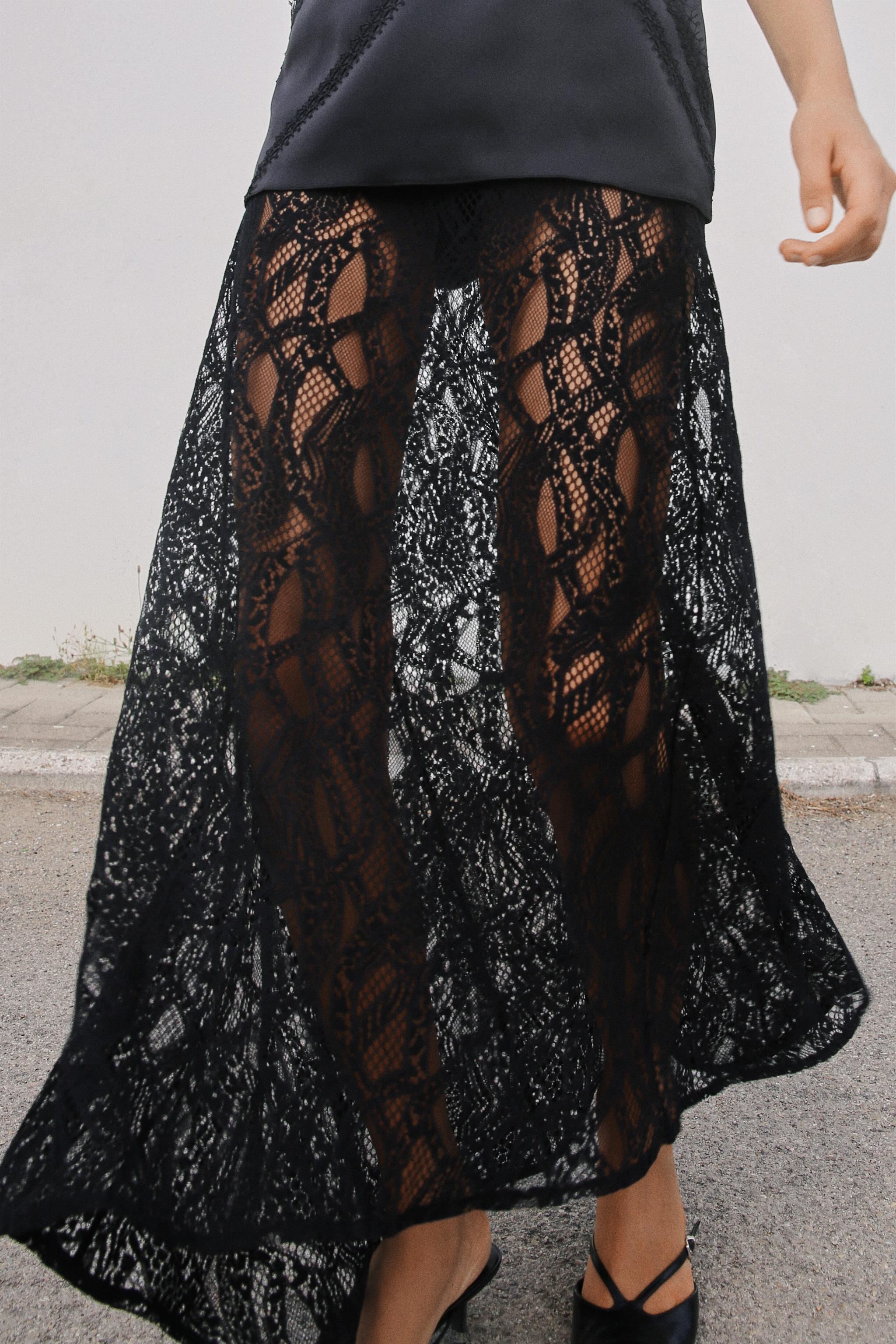 VELVET LACE TOP Product Image