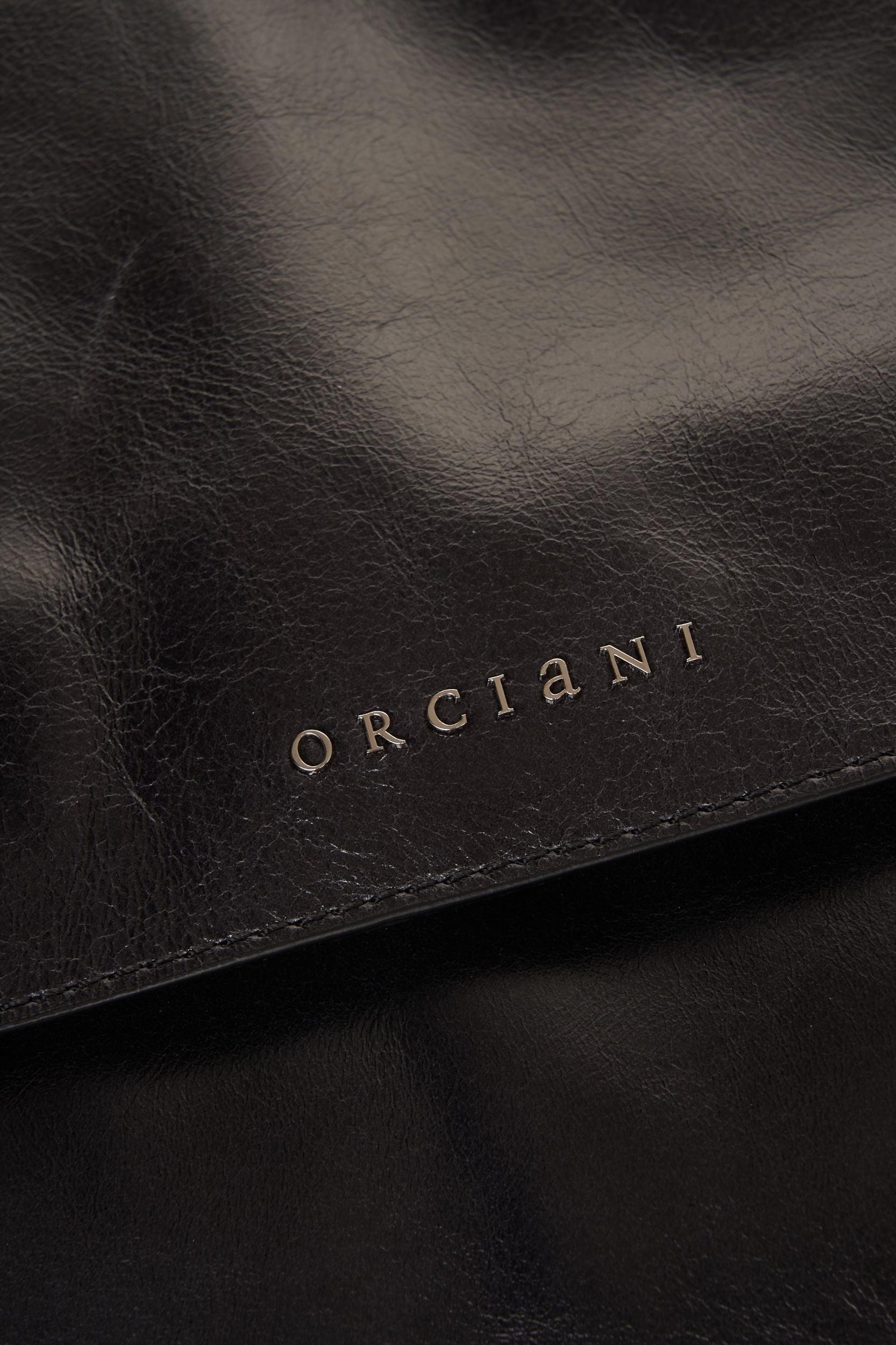 Smooth leather shoulder bag Product Image