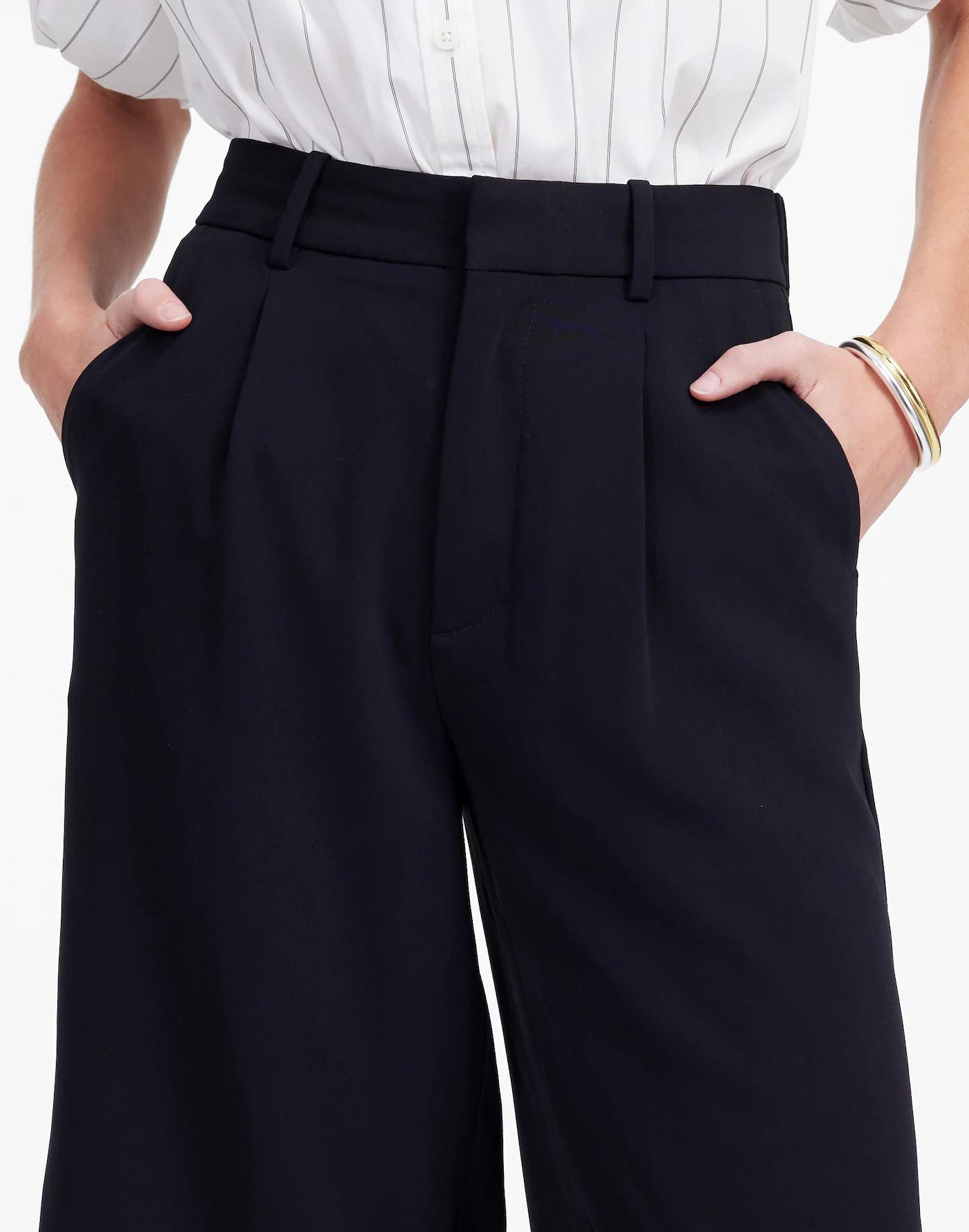 Slouchy Shorts in Crepe Product Image