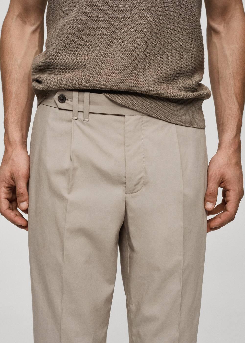 Slim-fit lyocell pleated trousers - Men | MANGO USA Product Image