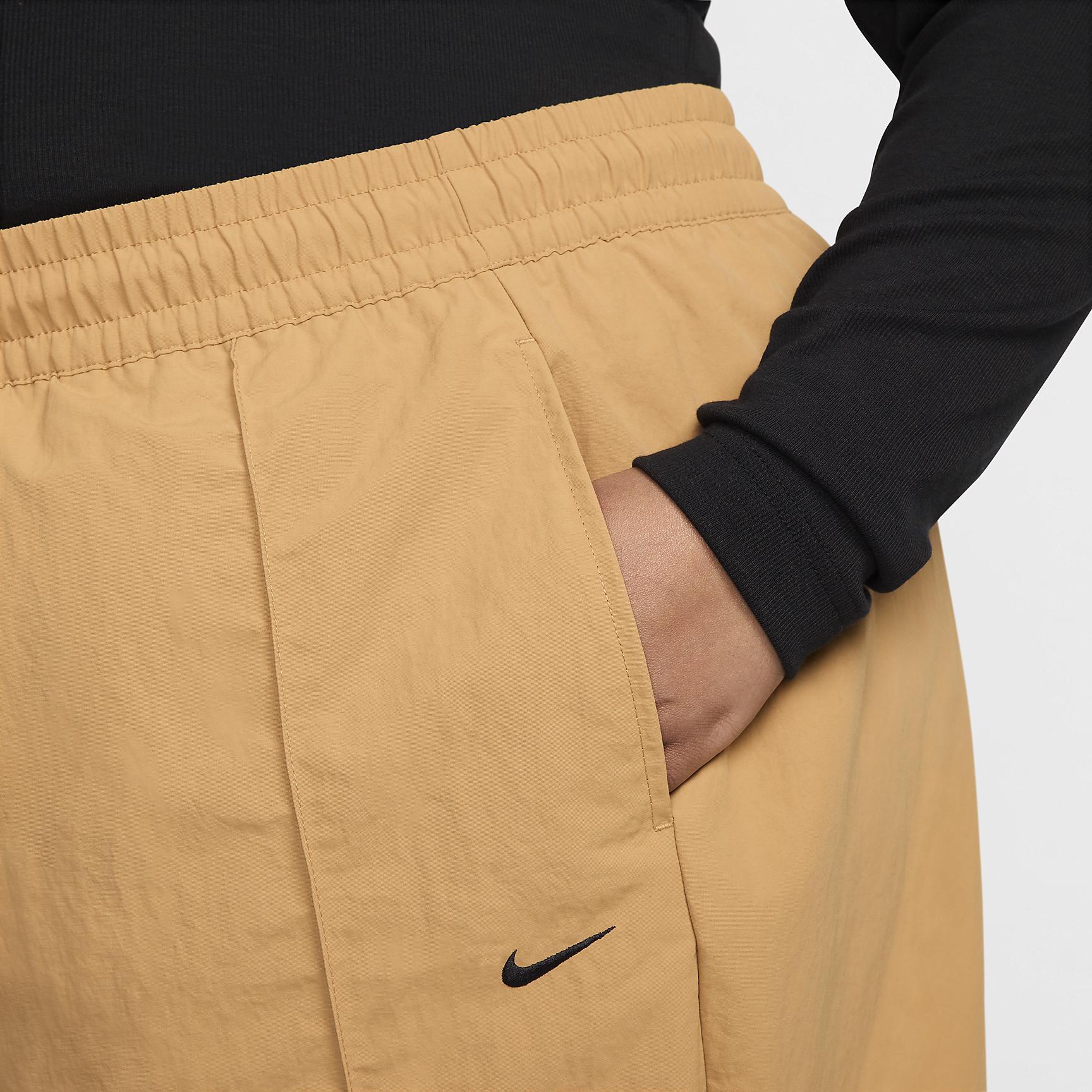 Nike Sportswear Everything Wovens Women's Mid-Rise Open-Hem Pants (Plus Size) Product Image