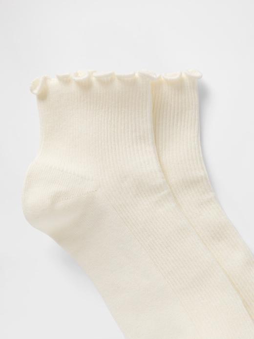 Ribbed Ruffle Socks Product Image