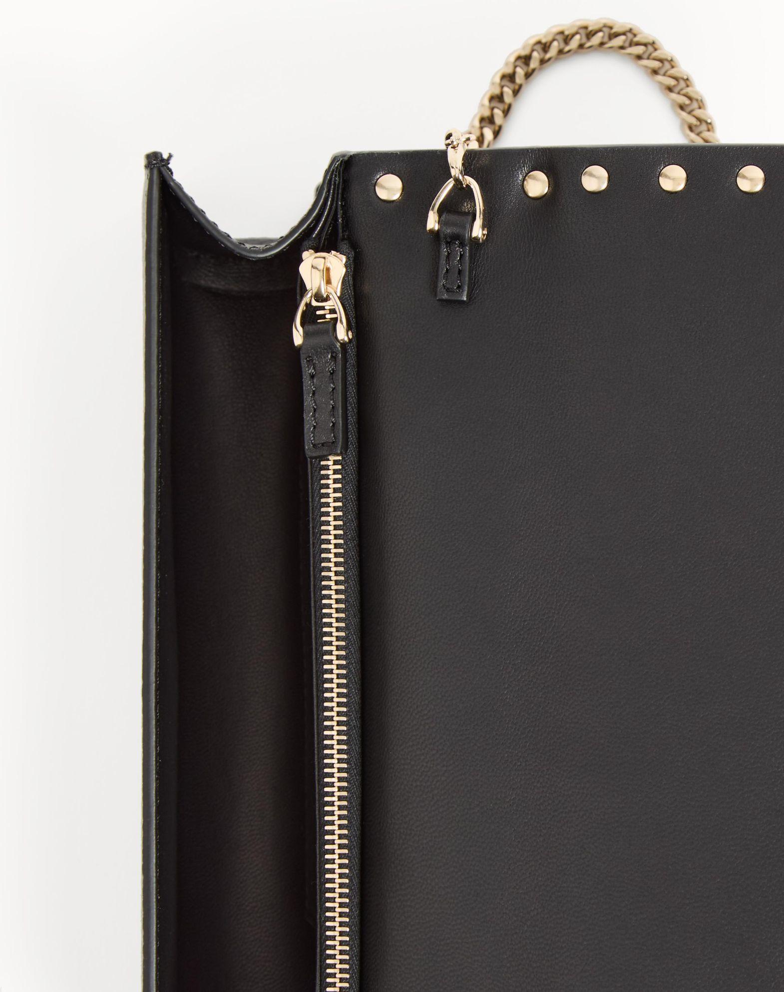 Rockstud Wallet With Chain In Grainy Calfskin Product Image