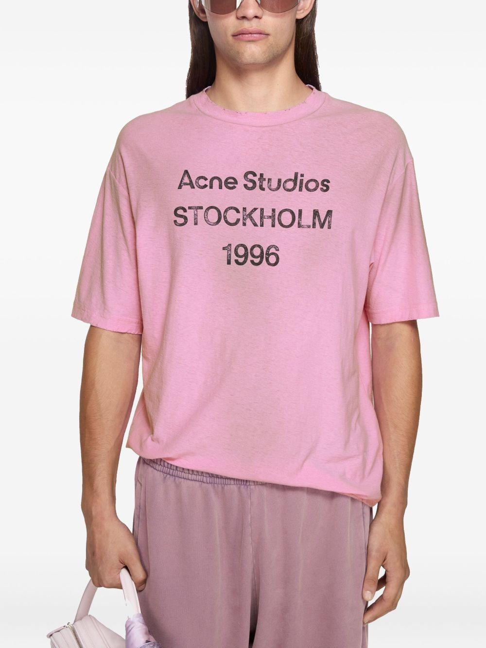 logo-print distressed T-shirt Product Image