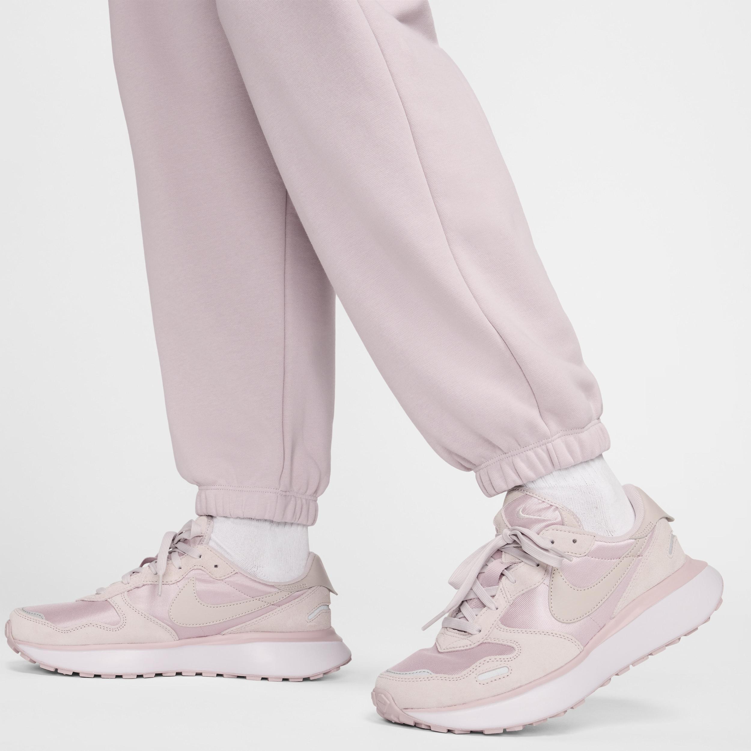 Nike Sportswear Club Fleece Women's Mid-Rise Oversized Sweatpants Product Image