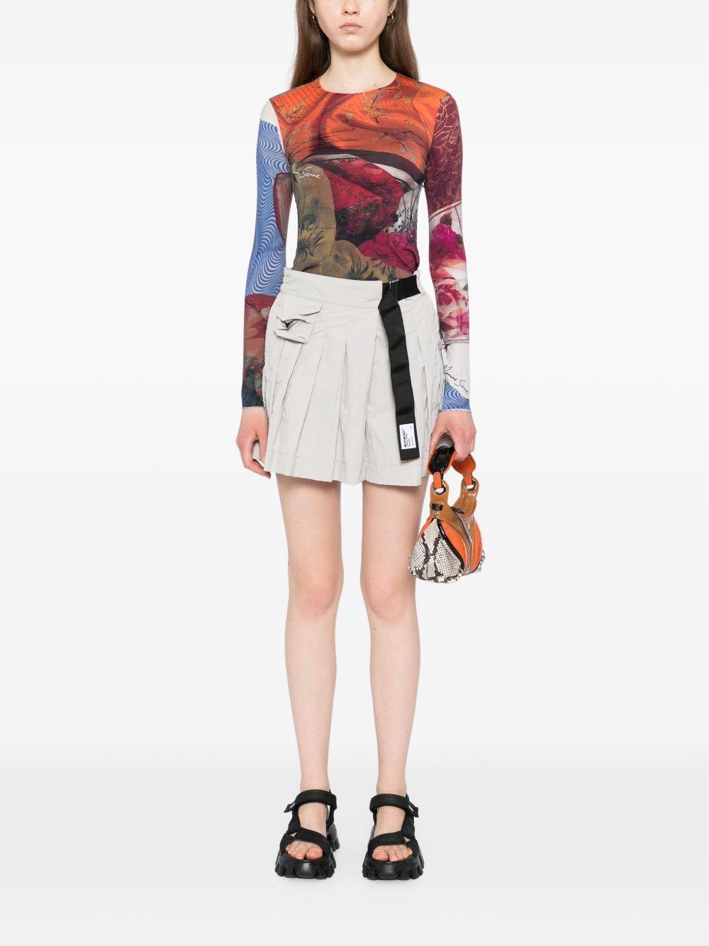 belted shorts Product Image