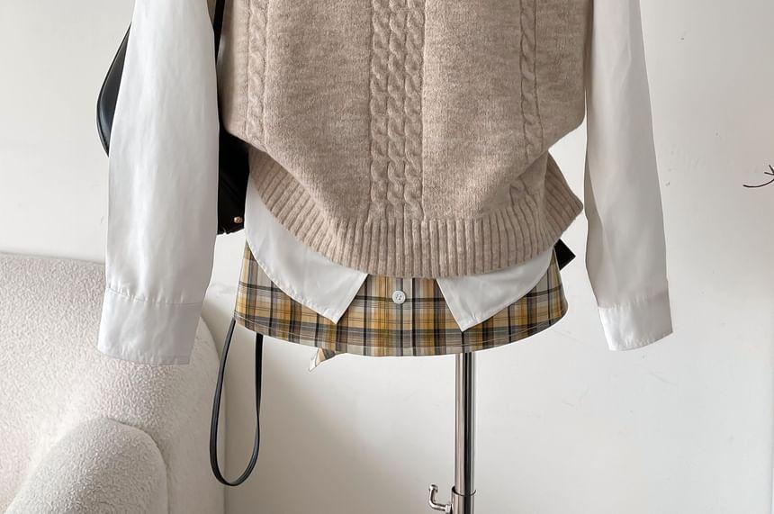 V-Neck Plain Cable-Knit Sweater Vest Product Image