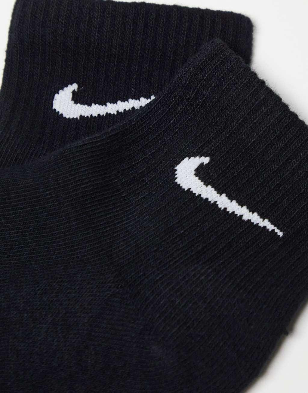 Nike Everyday Plus Cushioned 6-Pack Quarter Training Socks Product Image