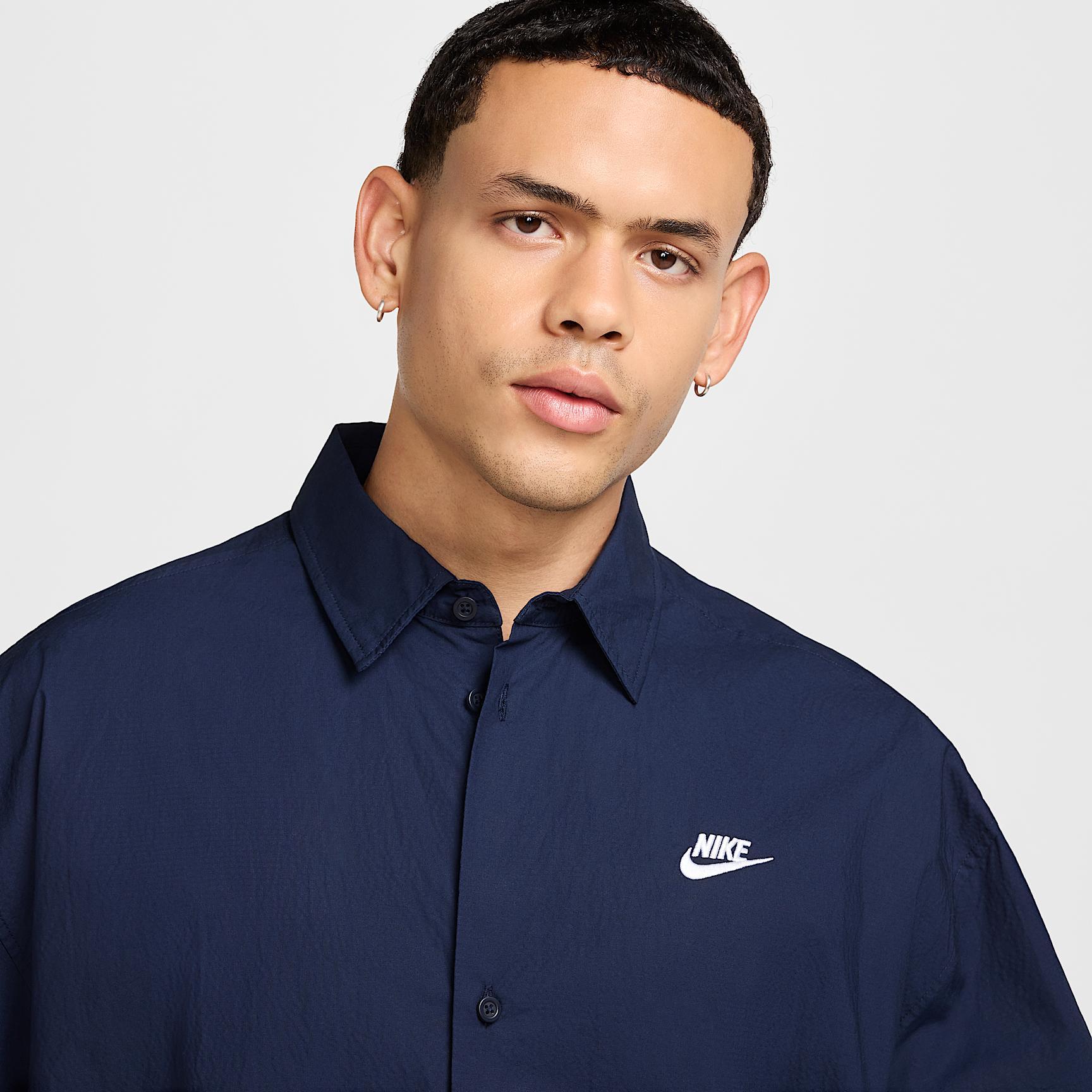 Nike Club Men's Short-Sleeve Button-Down Shirt Product Image