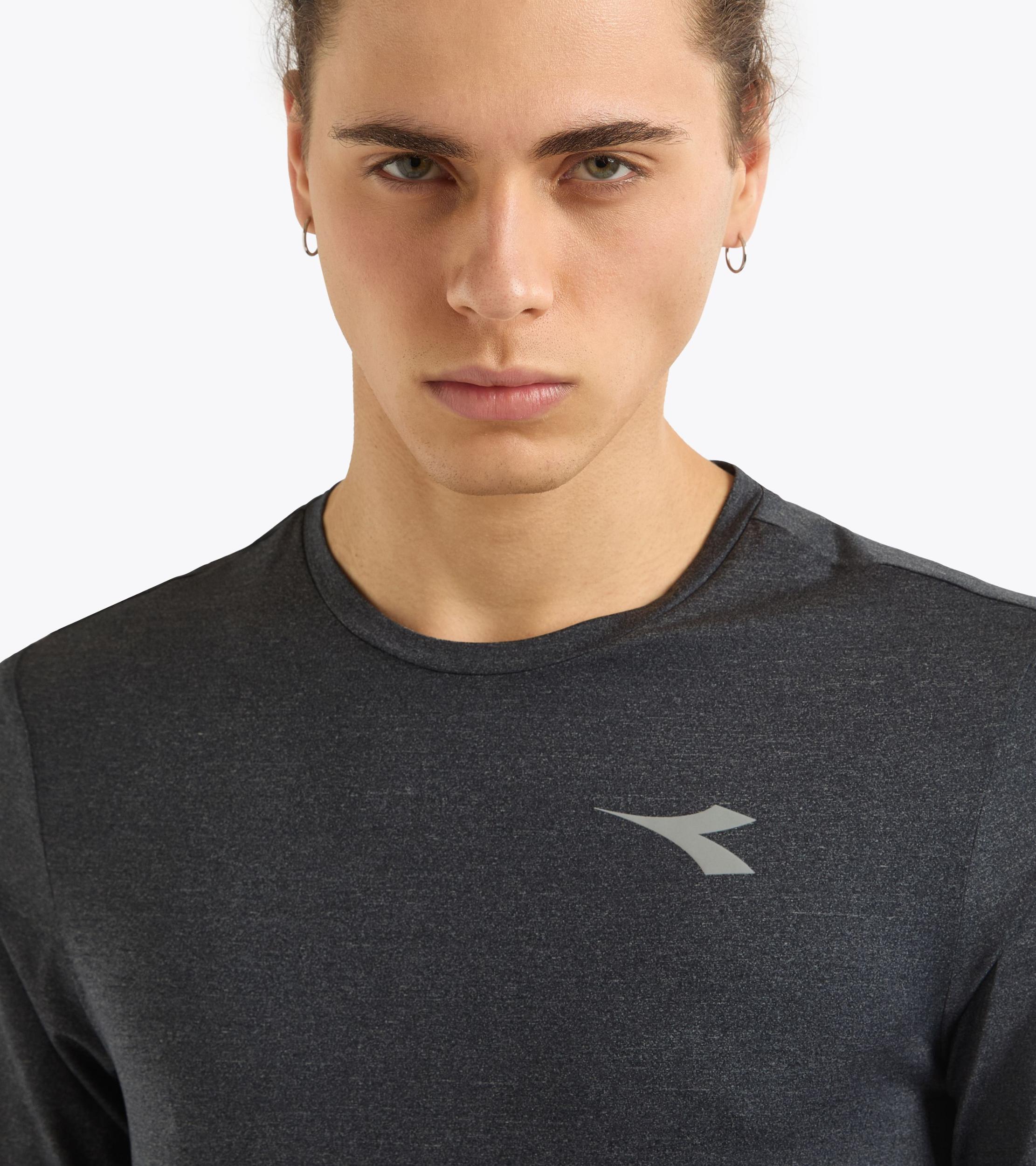 SS T-SHIRT TECH RUN CREW Product Image