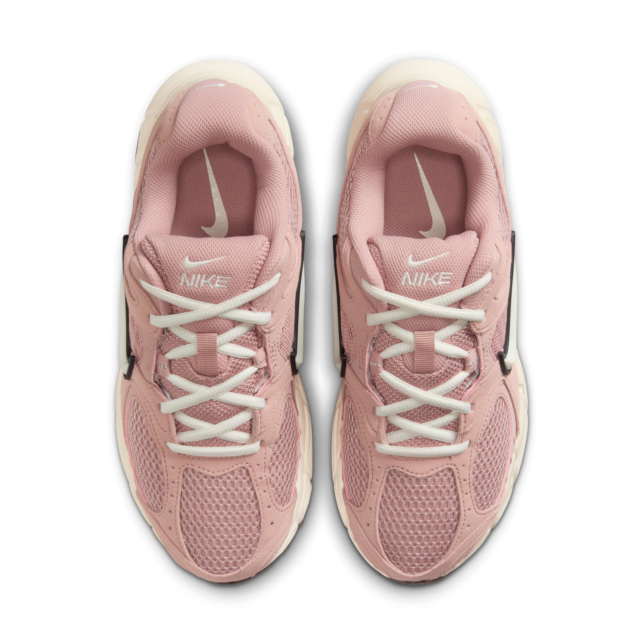 Nike Women's V5 RNR Shoes Product Image