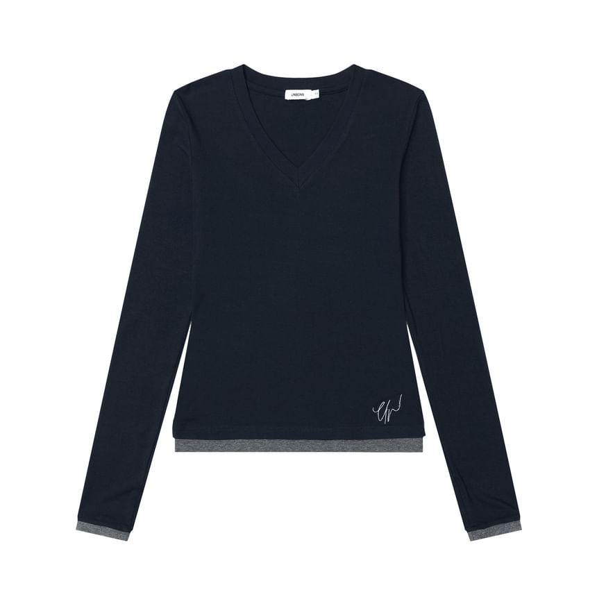 Long Sleeve V-Neck Plain Crop Tee Product Image