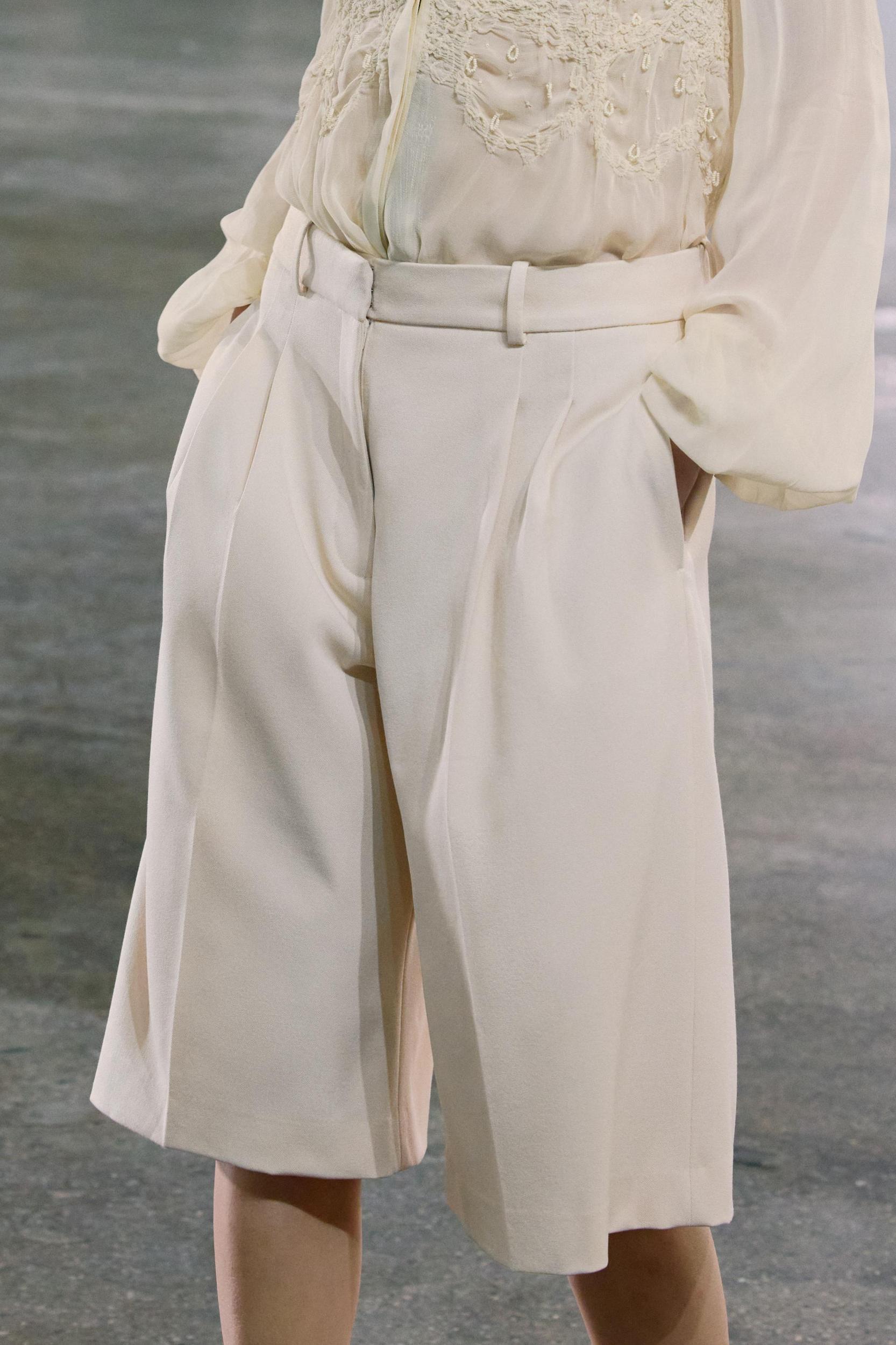 ZW COLLECTION PLEATED SHORTS Product Image