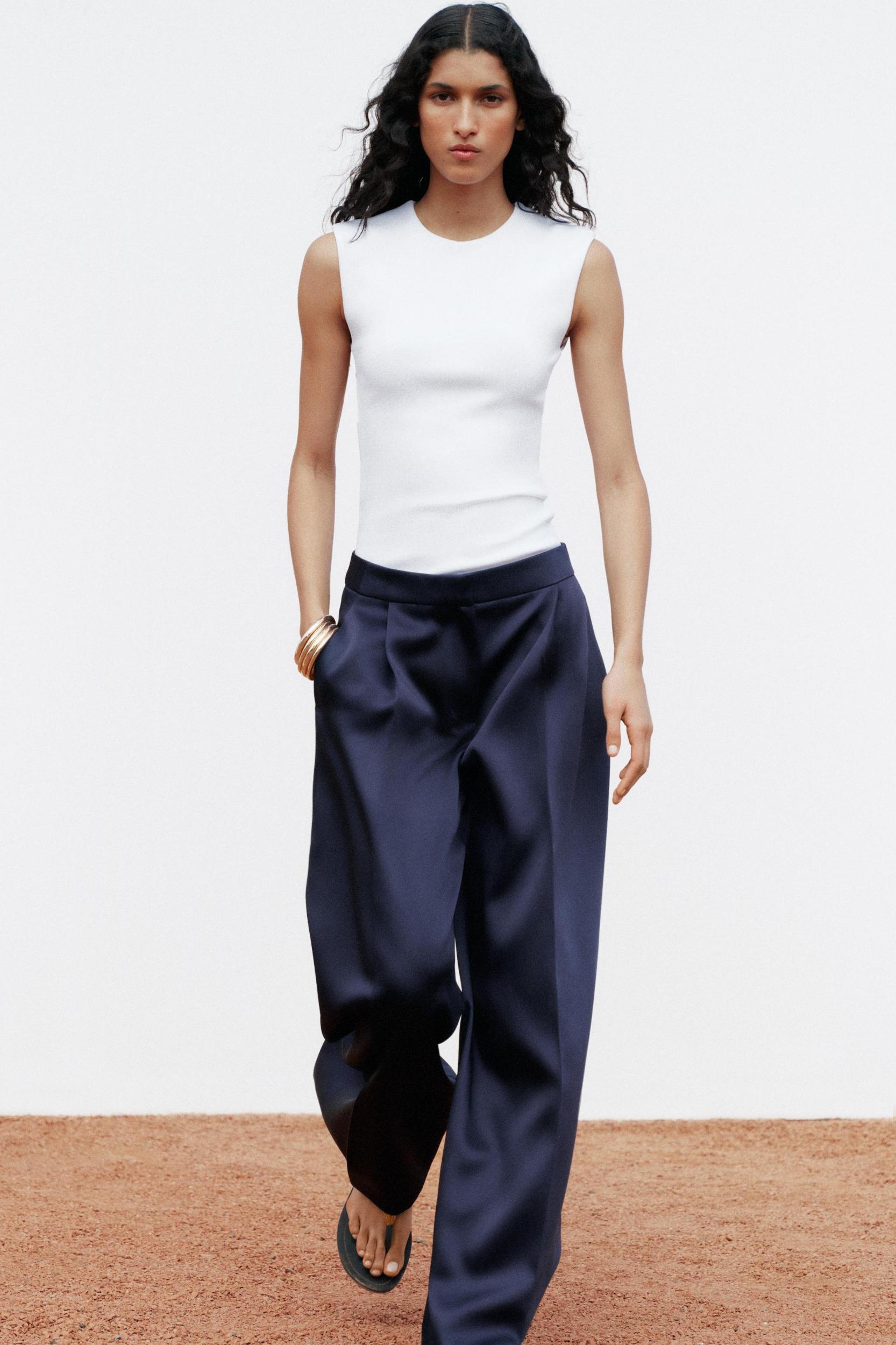 TANK TOP Product Image