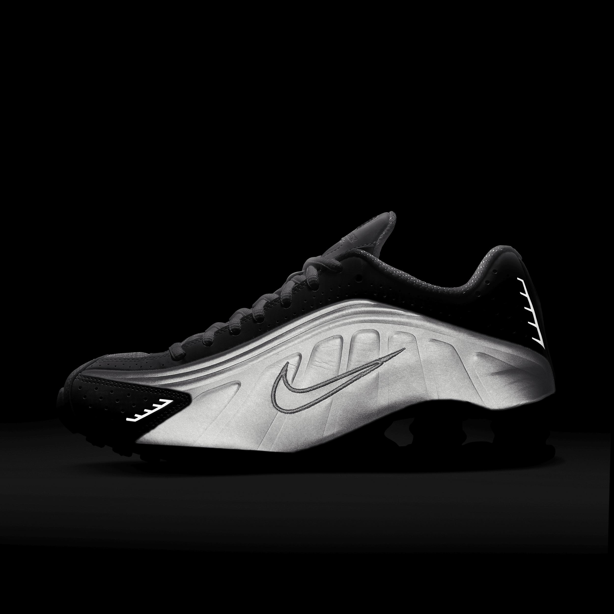 Nike Women's Shox R4 Shoes Product Image