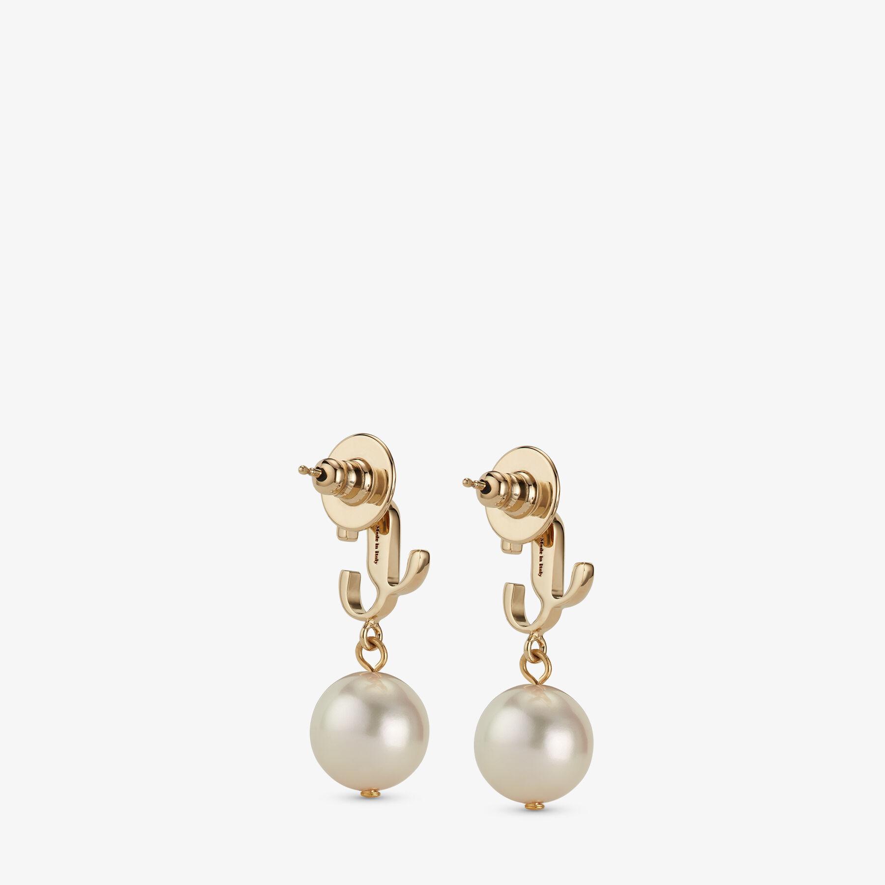 JC Pearl Earring Product Image