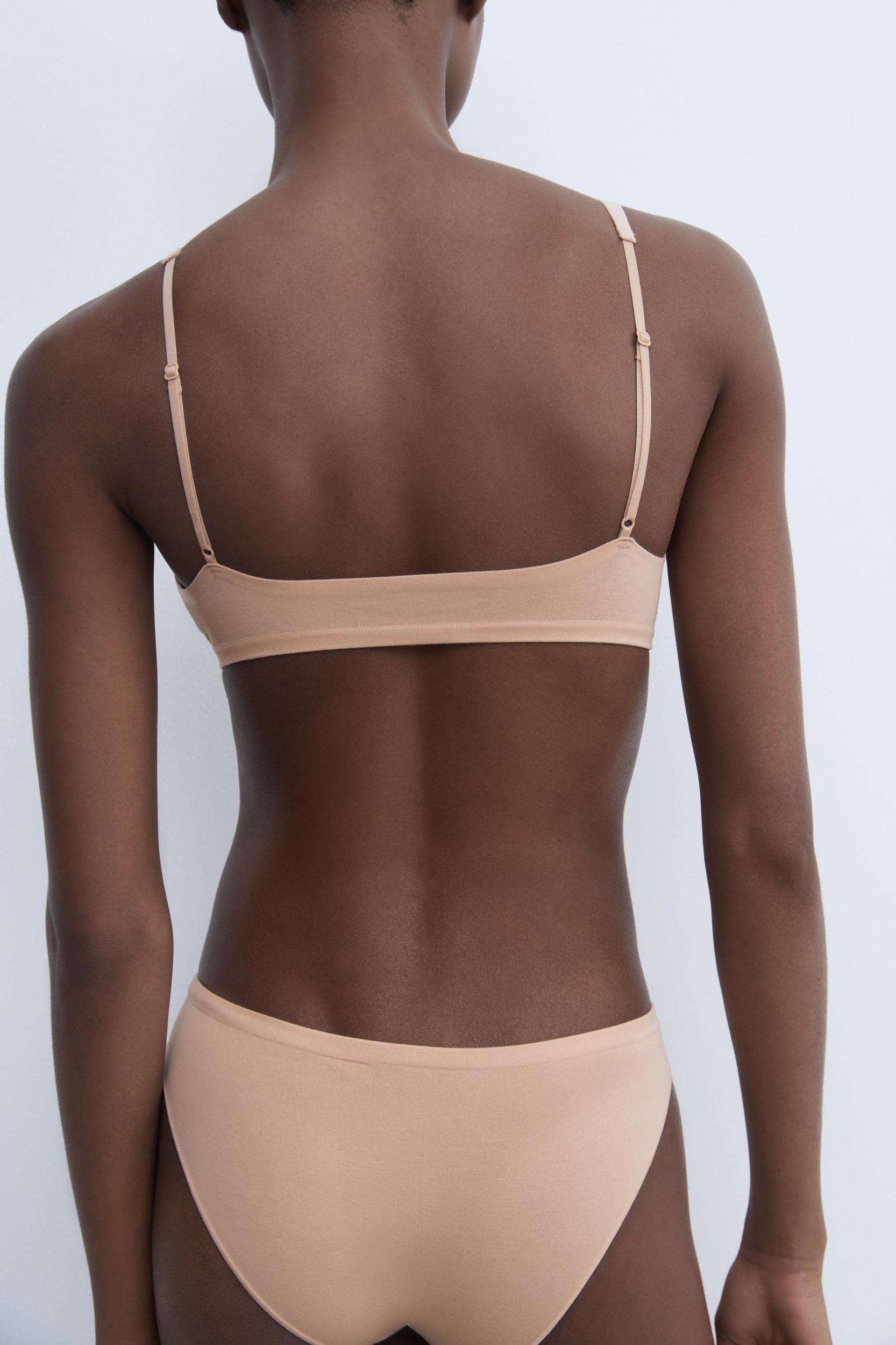 SEAMLESS TRIANGLE BRALETTE Product Image