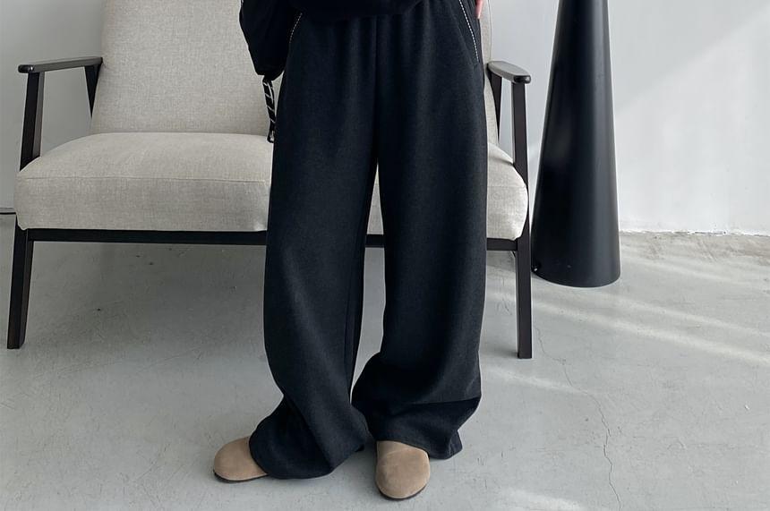 Elastic Waist Plain Wide Leg Sweatpants Product Image