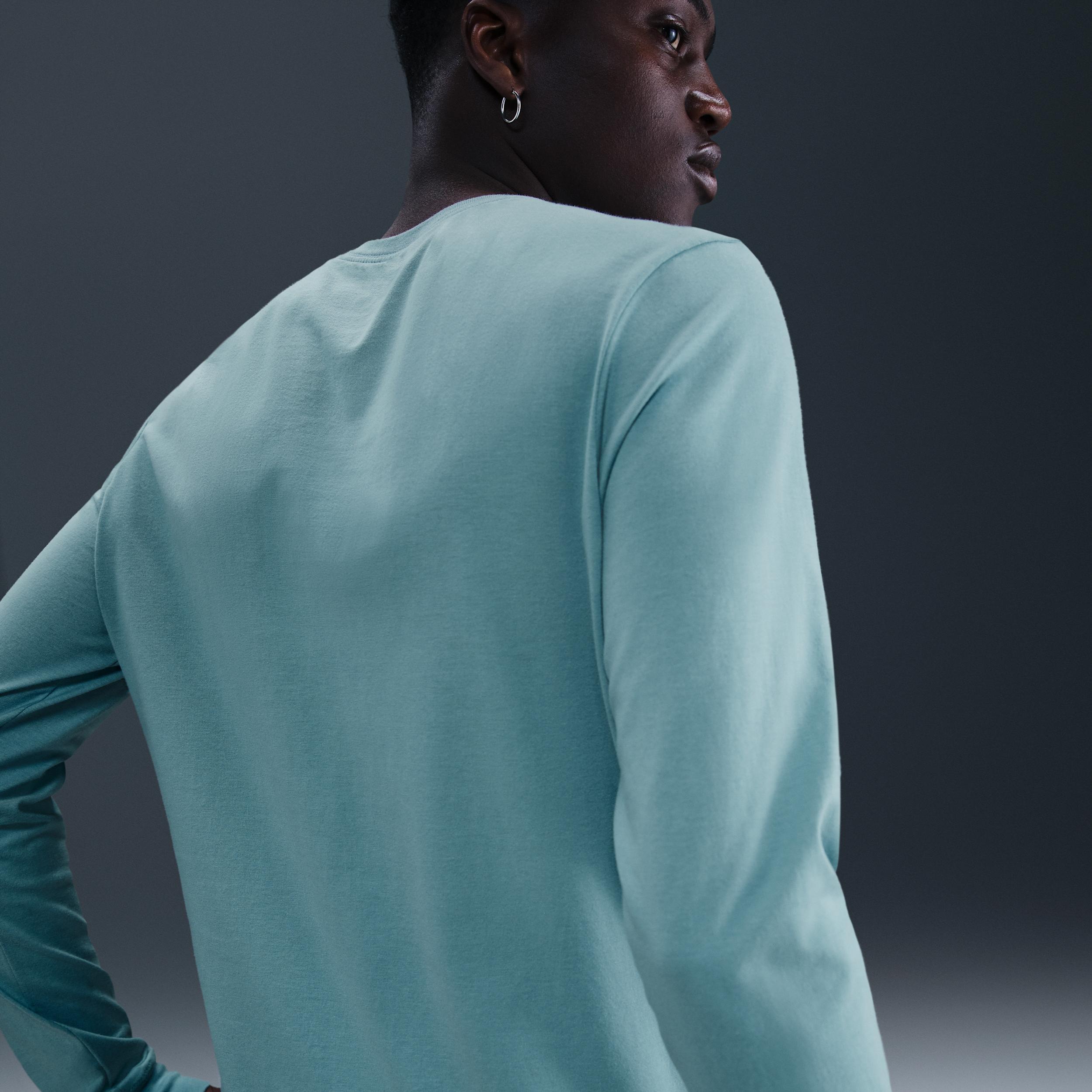 Nike Sportswear Club Men's Long-Sleeve T-Shirt Product Image