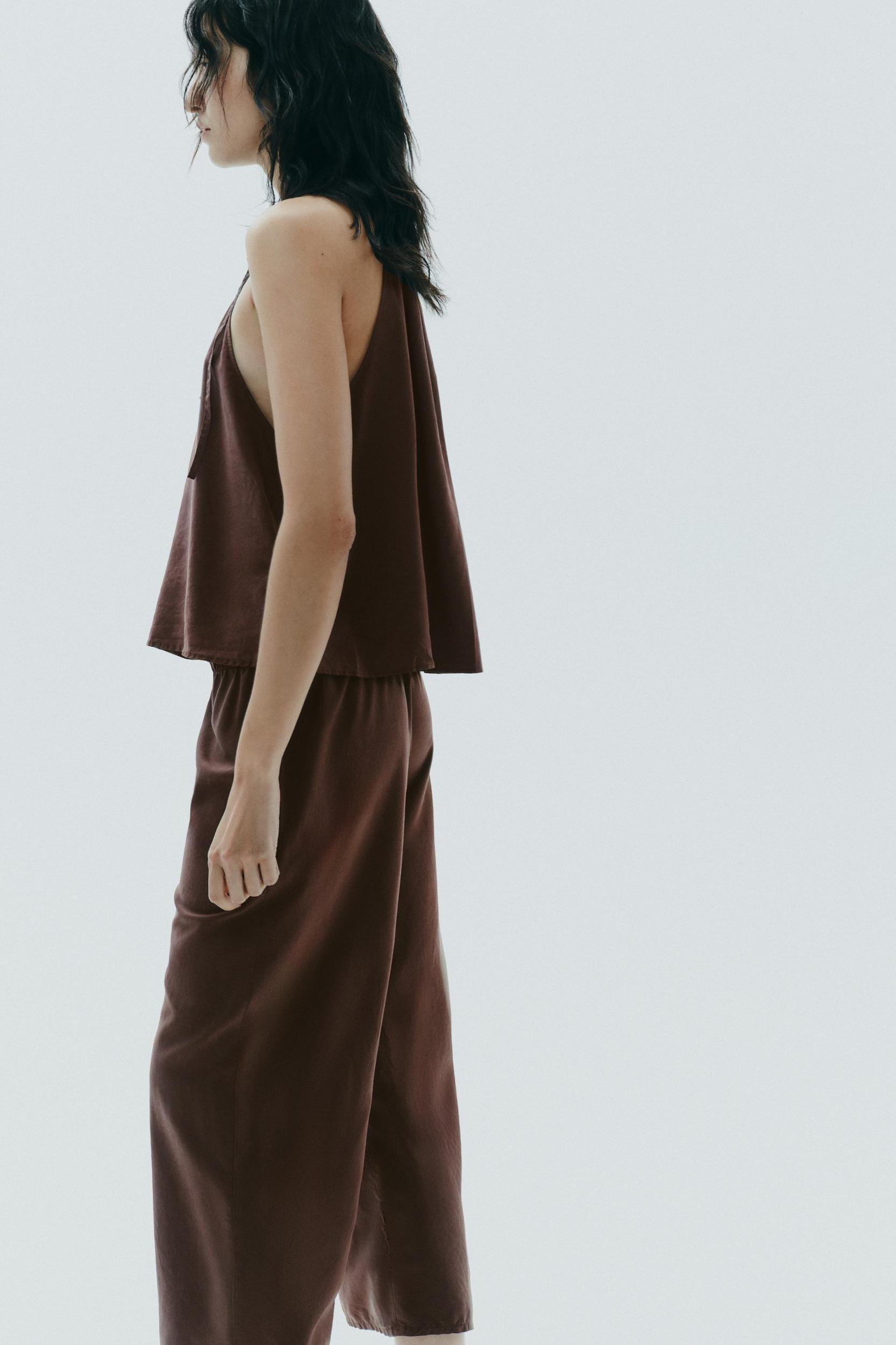 FLOWY HALTER TOP Product Image