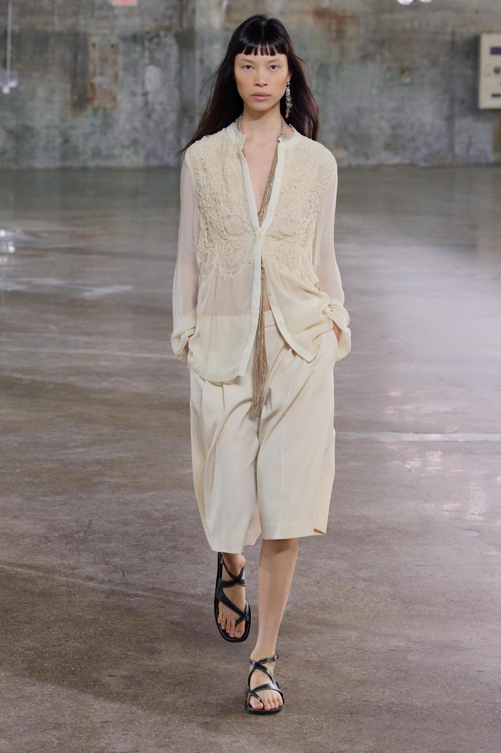 ZW COLLECTION PLEATED SHORTS Product Image