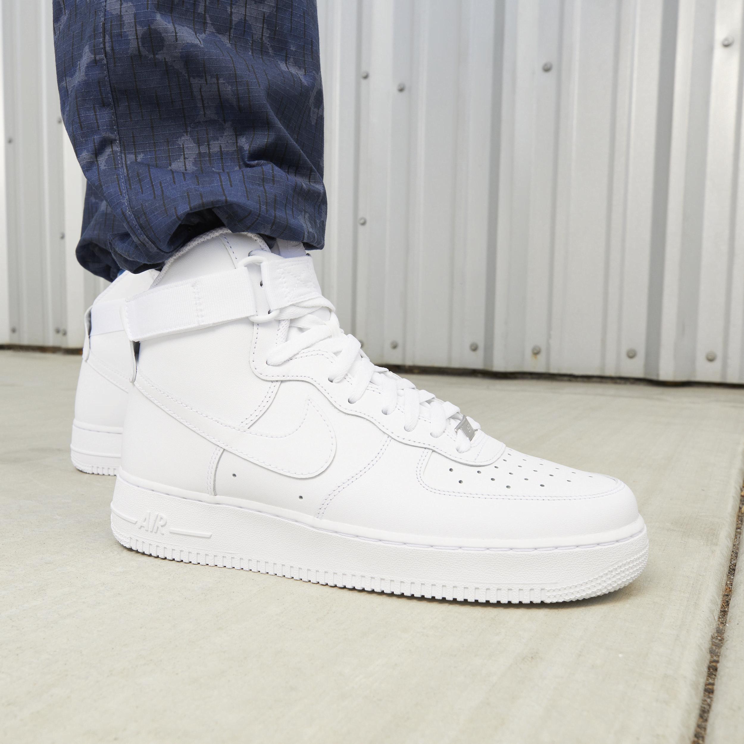 Nike Men's Air Force 1 High '07 Shoes Product Image