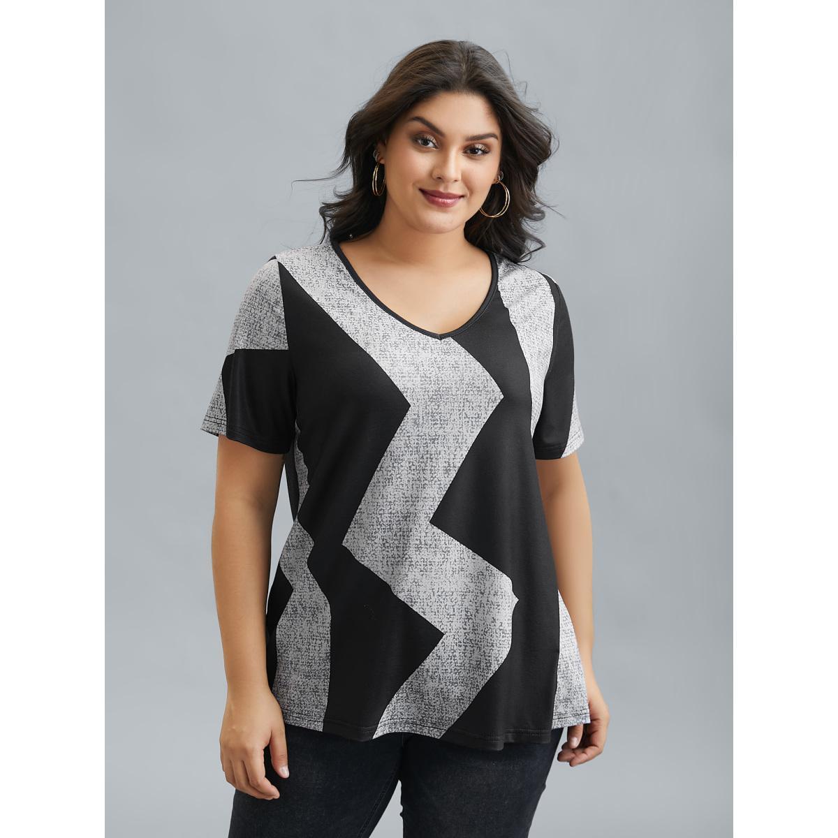 Plus Size Color-Block Textured Stretchy T-Shirt Black Women Casual Contrast V-neck Everyday T-shirts BloomChic 28/5X Product Image