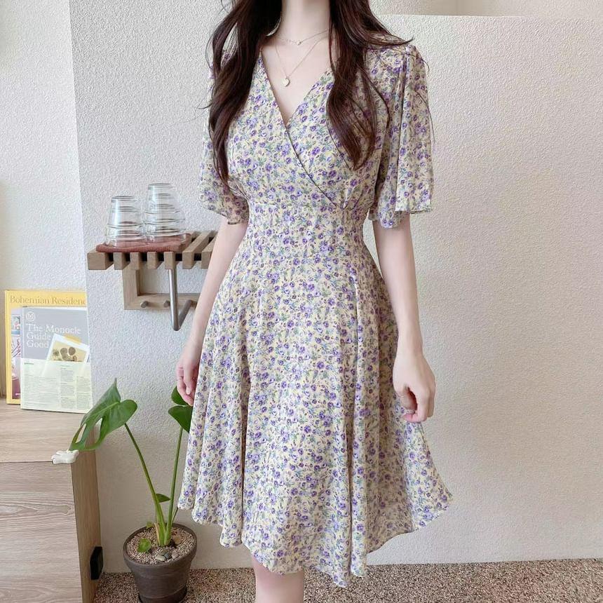 Short Sleeve V-Neck Floral Print Mini A-Line Dress Product Image