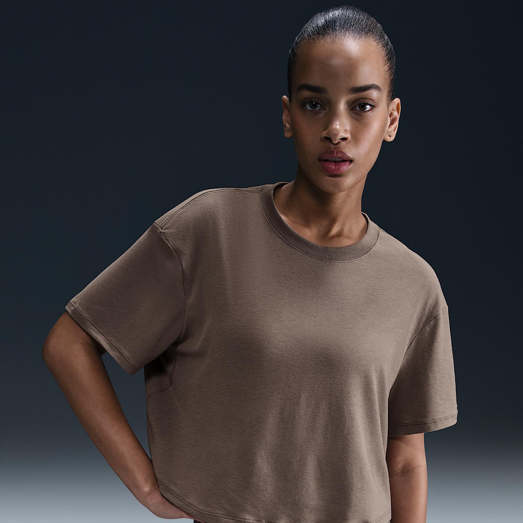 Nike One Relaxed Women's Dri-FIT Cropped Short-Sleeve Top Product Image