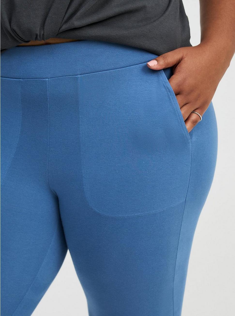 Crop Pocket Legging Product Image