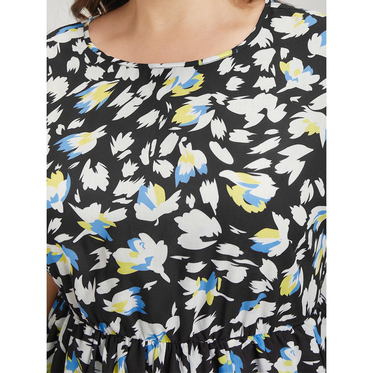 Plus Size Floral Print Pocket Round Neck Flutter Hem Dress Black Women Elegant Ruffles Round Neck Short sleeve Curvy Midi Dress BloomChic 22-24/3X Product Image