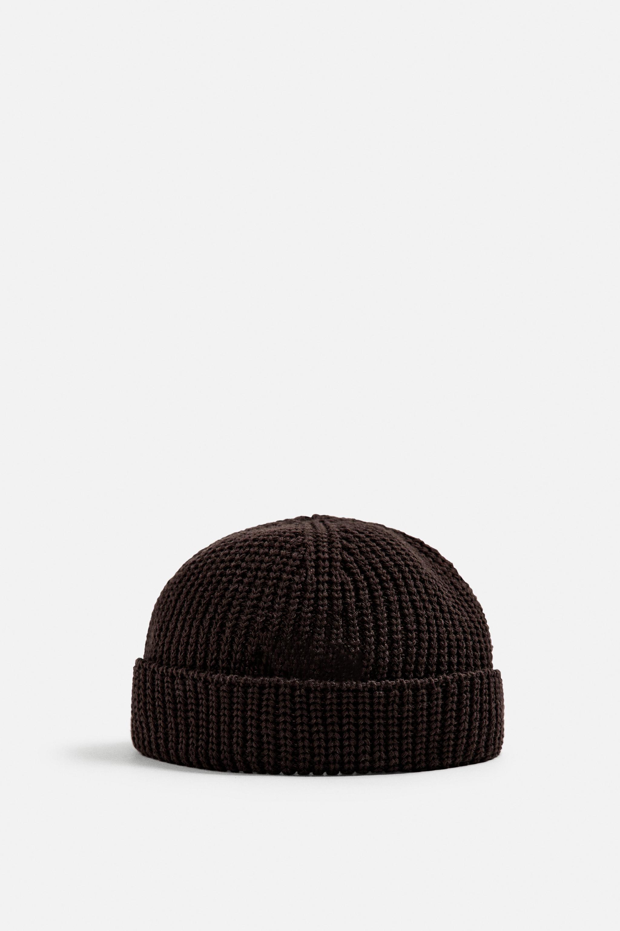 SHORT KNIT HAT Product Image