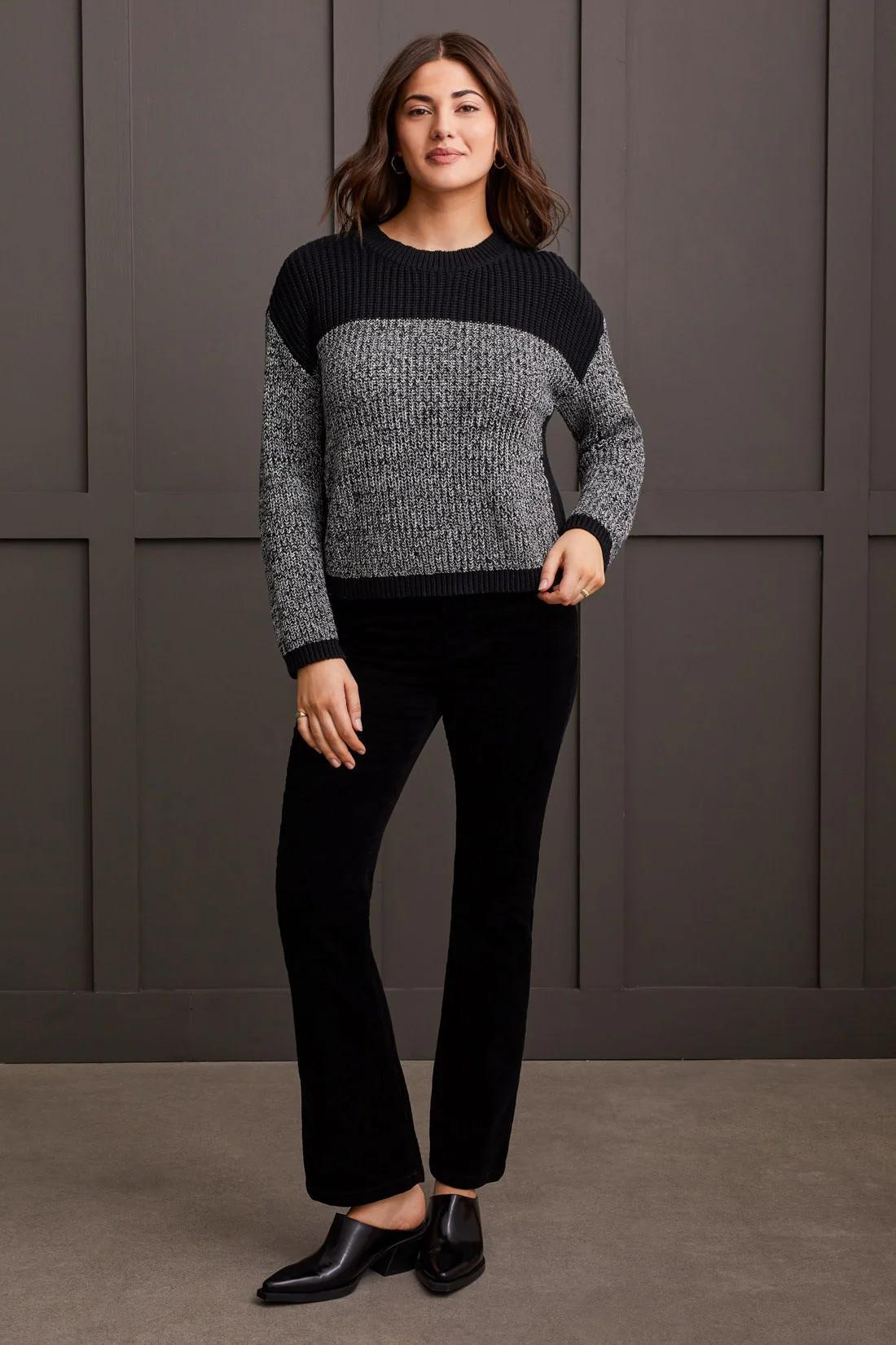 LONG SLEEVE CREW NECK COLORBLOCK SWEATER Product Image