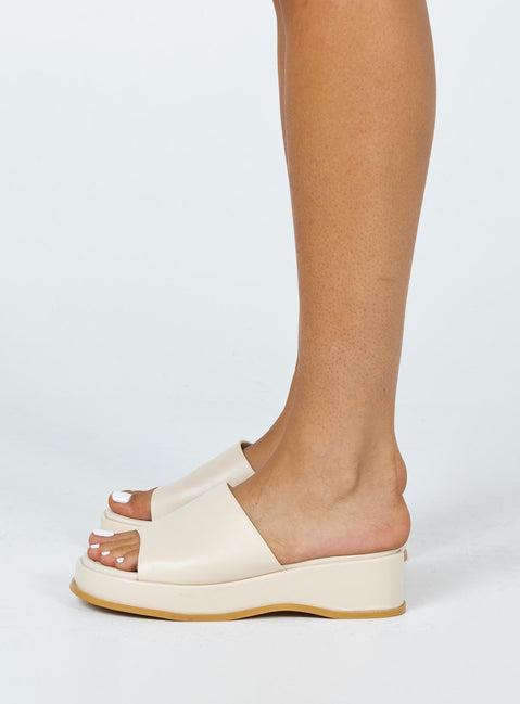 Bayshore Sandals Beige Product Image