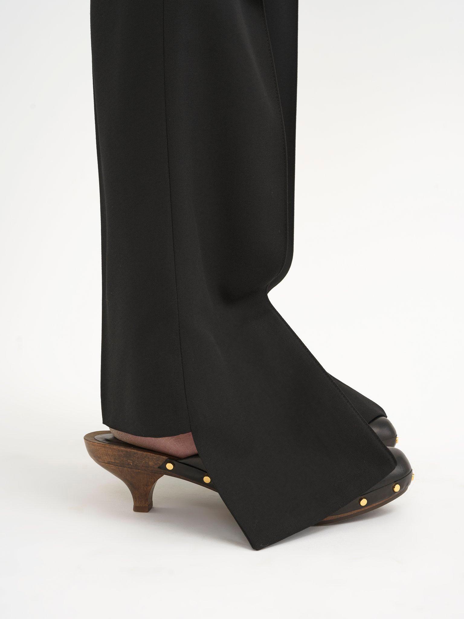 Broken-heel slim pants in wool grain de poudre Product Image